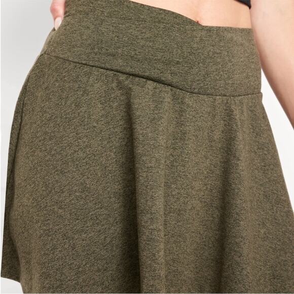 Old Navy Alpine Tundra Extra High-Waisted CloudComfy Skort - Picture 6 of 10